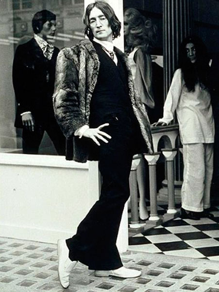 Джон Леннон в туфлях с эластичными вставками