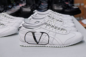 Картинка статьи Кроссовки Onitsuka Tiger x Valentino