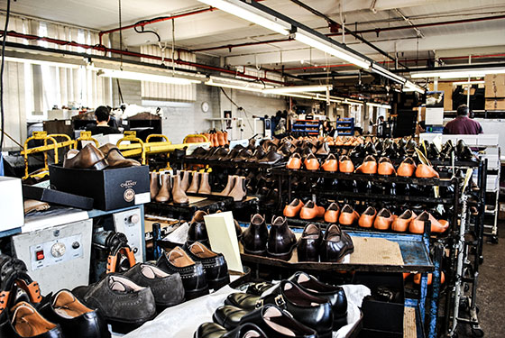 Готовая обувь на фабрике Cheaney