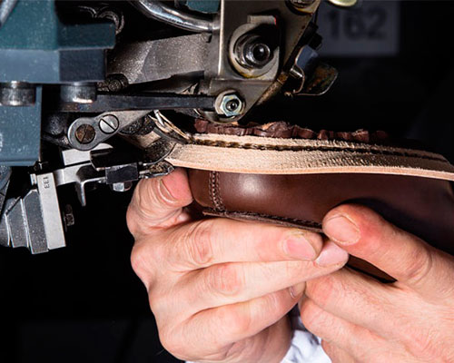 Изготовление обуви в рантовой конструкции на фабрике Moreschi