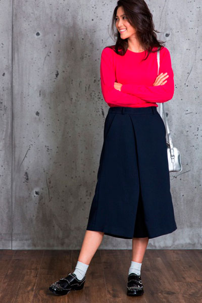 Женские монки и юбка миди