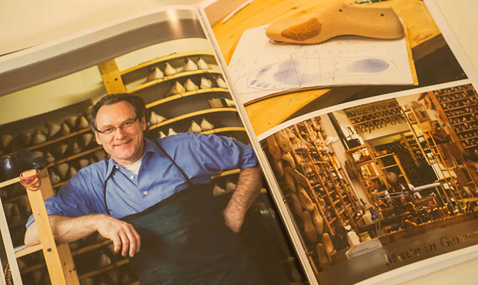 Книга Master Shoemakers от Гэри Тока Клеманн