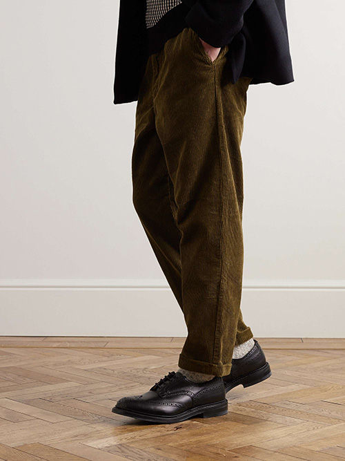 Вельветовые брюки и броги